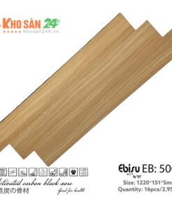 Kích thước: 1200mm x 151mm x 5mm Chất liệu: Gỗ công nghiệp CDF đen Tiêu chuẩn: AC5/E1/B1 Bề mặt: Sần vân gỗ Xuất xứ: Trung Quốc Bảo hành: 10 năm → Giá bán 290.000đ/m2 chưa bao gồm công lắp đặt, chưa bao gồm xốp lót và các loại phụ kiện. Giá chưa bao gồm thuế VAT. Giá được áp dụng tại nội thành Hà Nội. Hỗ trợ vận chuyển đến chân công trình cho các đơn hàng trên 30m2.
